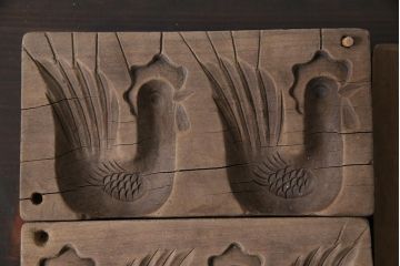 アンティーク雑貨　古民具　昭和初期(戦前)　鶏・諌鼓鶏(かんこどり)　味のある木製の菓子型2点セット