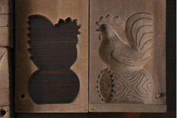 アンティーク雑貨　古民具　昭和初期(戦前)　鶏・諌鼓鶏(かんこどり)　味のある木製の菓子型2点セット
