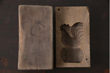 アンティーク雑貨　古民具　昭和初期(戦前)　鶏・諌鼓鶏(かんこどり)　味のある木製の菓子型2点セット