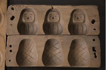 アンティーク雑貨　古民具　昭和初期(戦前)　達磨(だるま)　味のある木製の菓子型2点セット