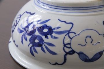 古民具・骨董　明治期　鳥や草木が描かれたアンティークの染付深鉢(深皿、和食器)