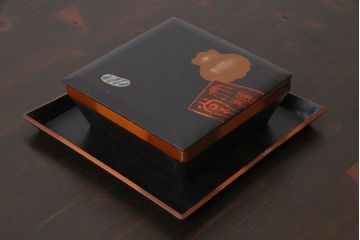 アンティーク雑貨　和製アンティーク　大正昭和初期　螺鈿入り　盆付き木製角菓子器(漆器、手箱)