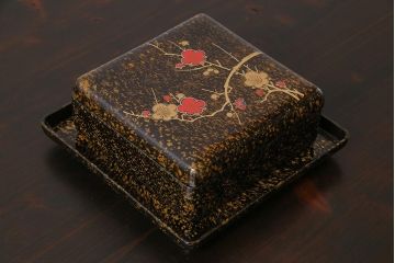 アンティーク雑貨　和製アンティーク　大正昭和初期　梅の図　盆付き木製角菓子器(漆器、手箱)