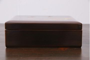 アンティーク雑貨　昭和初期(戦前)　鶴と松の図　シックな和の味わいが楽しめる木製菓子器(漆器、手箱)