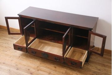 中古美品　岩谷堂箪笥　牡丹の意匠金具が目を引く和モダンのサイドボード(定価約57万円)