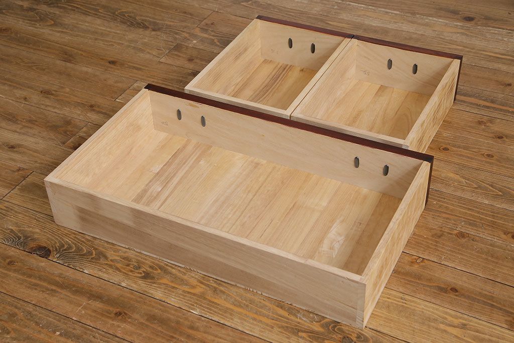 中古美品　岩谷堂箪笥　牡丹の意匠金具が目を引く和モダンのサイドボード(定価約57万円)