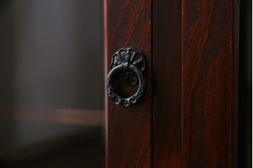 中古美品　岩谷堂箪笥　牡丹の意匠金具が目を引く和モダンのサイドボード(定価約57万円)