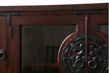 中古美品　岩谷堂箪笥　牡丹の意匠金具が目を引く和モダンのサイドボード(定価約57万円)