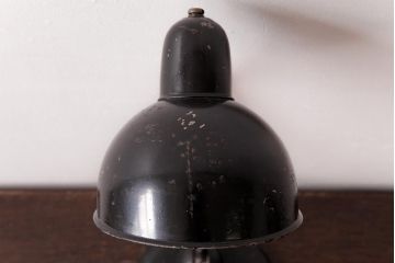 ヴィンテージ家具　使い込まれた傷が味わい深いビンテージスタンドライト(卓上照明、デスクスタンド)