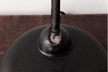 ヴィンテージ家具　使い込まれた傷が味わい深いビンテージスタンドライト(卓上照明、デスクスタンド)