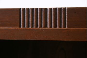 レトロ家具　昭和レトロ　当店リメイク　縦ラインがアクセントの温もり溢れる脚付きオープンラック(飾り棚)