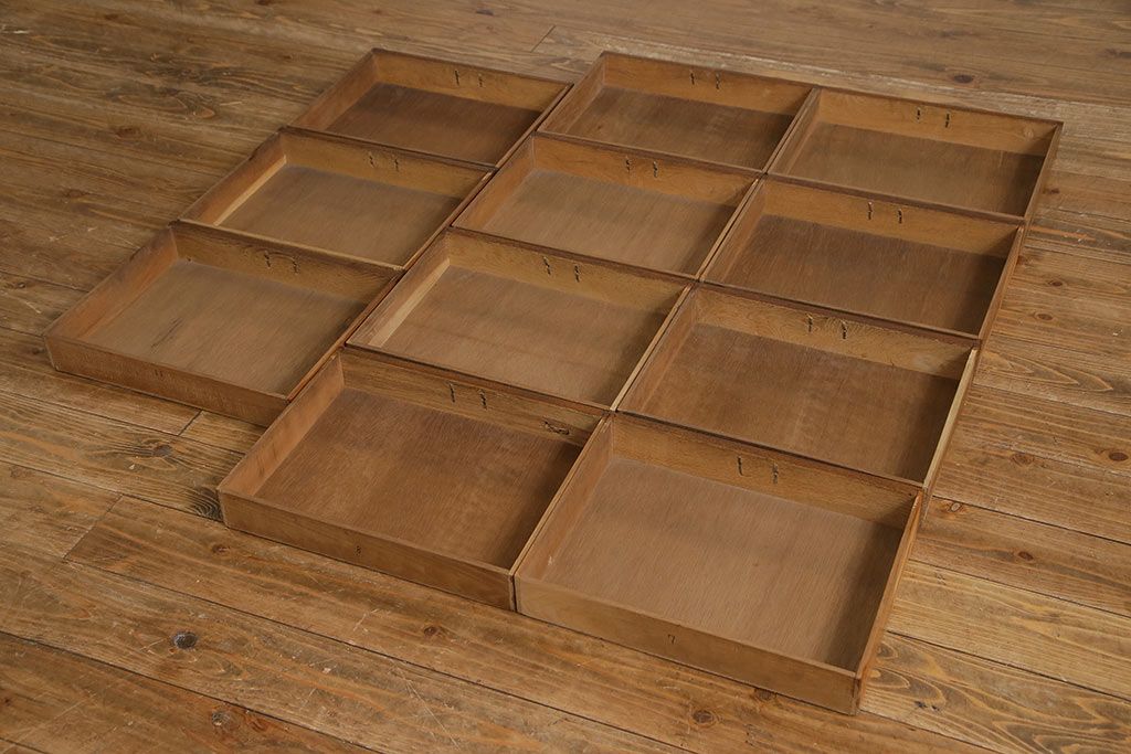 レトロ家具　昭和レトロ　タモ・ブナ材　ワークスペースにおすすめな温もり溢れる縦型小引き出し(サイドチェスト)