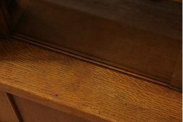 ビンテージ家具　イギリスヴィンテージ　ローズウッド・オーク材　激レア!ユニークなデザインが目を引く本棚(本箱、収納棚、飾り棚)