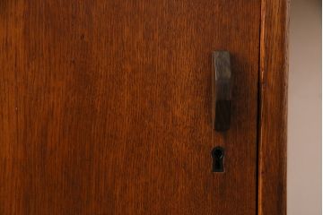 ビンテージ家具　イギリスヴィンテージ　ローズウッド・オーク材　激レア!ユニークなデザインが目を引く本棚(本箱、収納棚、飾り棚)