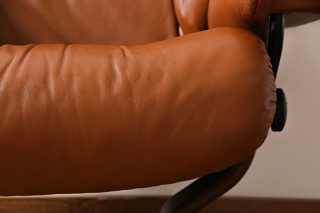 中古　EKORNES(エコーネス)　本革　オットマン付き　ストレスレス レノ クラシック(M)(アームチェア、リクライニングチェア、椅子)(定価約37万9千円)