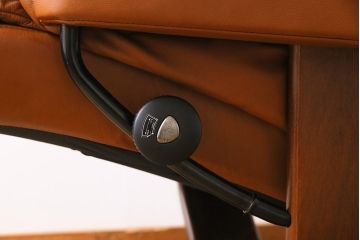 中古　EKORNES(エコーネス)　本革　オットマン付き　ストレスレス レノ クラシック(M)(アームチェア、リクライニングチェア、椅子)(定価約37万9千円)