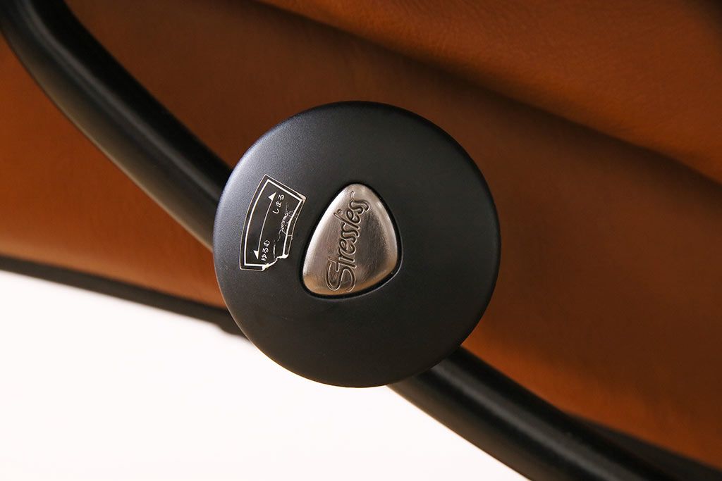 中古　EKORNES(エコーネス)　本革　オットマン付き　ストレスレス レノ クラシック(M)(アームチェア、リクライニングチェア、椅子)(定価約37万9千円)