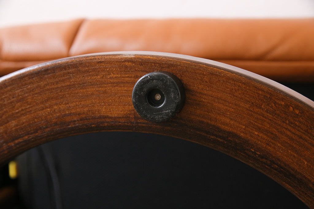 中古　EKORNES(エコーネス)　本革　オットマン付き　ストレスレス レノ クラシック(M)(アームチェア、リクライニングチェア、椅子)(定価約37万9千円)