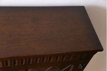 ヴィンテージ家具　イギリスビンテージ　オーク材　ステンドグラスがおしゃれな上品なブックケース(飾り棚、食器棚、収納棚)