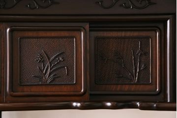 ビンテージ　民芸家具　上品さと存在感を放つ唐木材の飾り棚(茶棚、収納棚、戸棚)