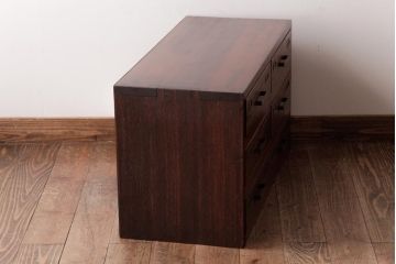 レトロ家具　昭和中期　レトロ　赤みを帯びた木肌が味わい深い引き出し(チェスト、小物収納)