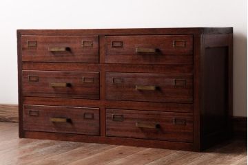 レトロ家具　昭和中期　レトロ　赤みを帯びた木肌が味わい深い引き出し(チェスト、小物収納)