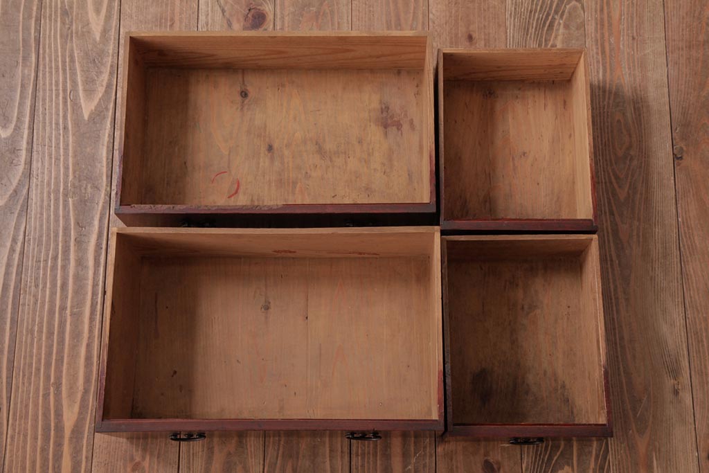 アンティーク家具　和製アンティーク　漆塗り　風合いが趣き深い小箪笥(小引き出し、小物入れ)