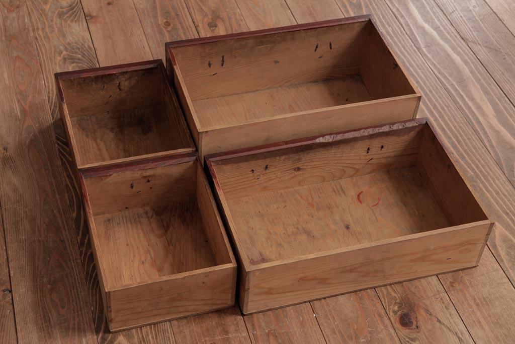 アンティーク家具　和製アンティーク　漆塗り　風合いが趣き深い小箪笥(小引き出し、小物入れ)