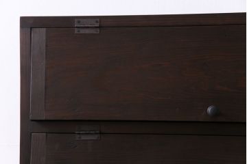 アンティーク家具　リメイク品　明治期　古い松材を利用したパタパタ扉の収納棚(戸棚、下駄箱、キャビネット)(1)