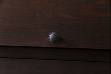 アンティーク家具　リメイク品　明治期　古い松材を利用したパタパタ扉の収納棚(戸棚、下駄箱、キャビネット)(1)