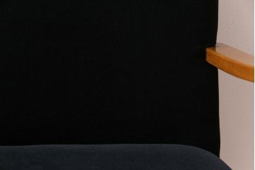 レトロ家具　昭和レトロ　ナラ材　黒い座面が格好いい一人掛けソファ(アームチェア)