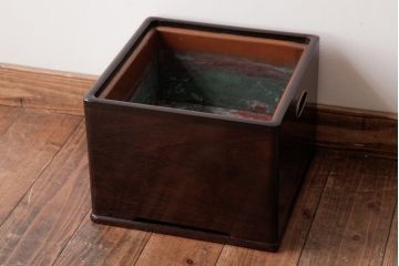 アンティーク雑貨　和製アンティーク　指物　紫檀材　なめらかな漆塗りの高級箱火鉢(手あぶり)(2)