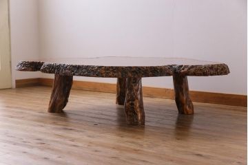 ヴィンテージ家具　ビンテージ　花梨(カリン)材　鳥眼杢　厚い天板が存在感を放つ座卓(テーブル)