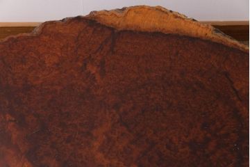 ヴィンテージ家具　ビンテージ　花梨(カリン)材　鳥眼杢　厚い天板が存在感を放つ座卓(テーブル)