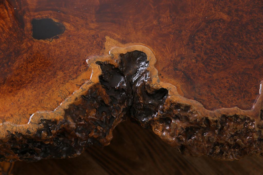 ヴィンテージ家具　ビンテージ　花梨(カリン)材　鳥眼杢　厚い天板が存在感を放つ座卓(テーブル)