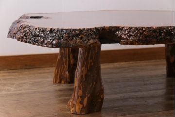 ヴィンテージ家具　ビンテージ　花梨(カリン)材　鳥眼杢　厚い天板が存在感を放つ座卓(テーブル)