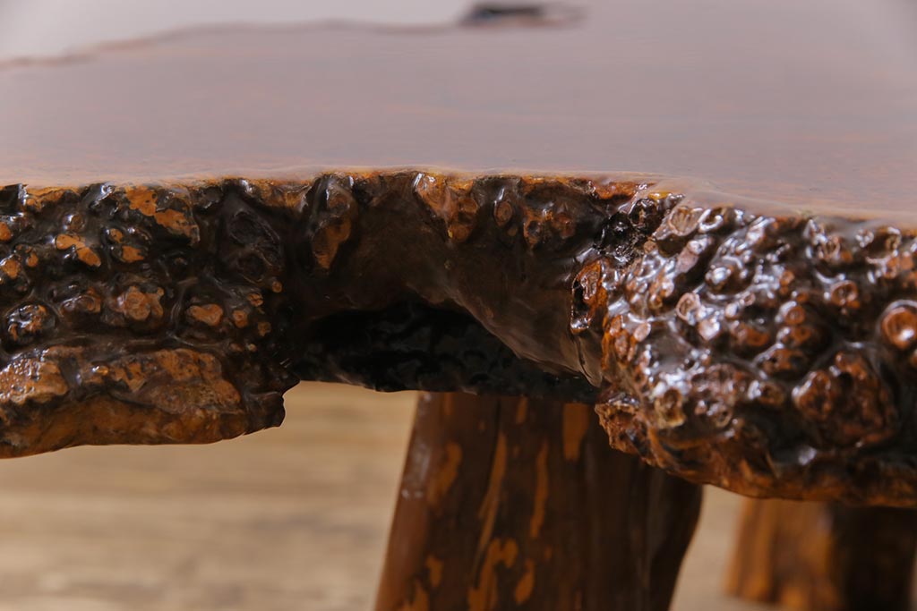 ヴィンテージ家具　ビンテージ　花梨(カリン)材　鳥眼杢　厚い天板が存在感を放つ座卓(テーブル)