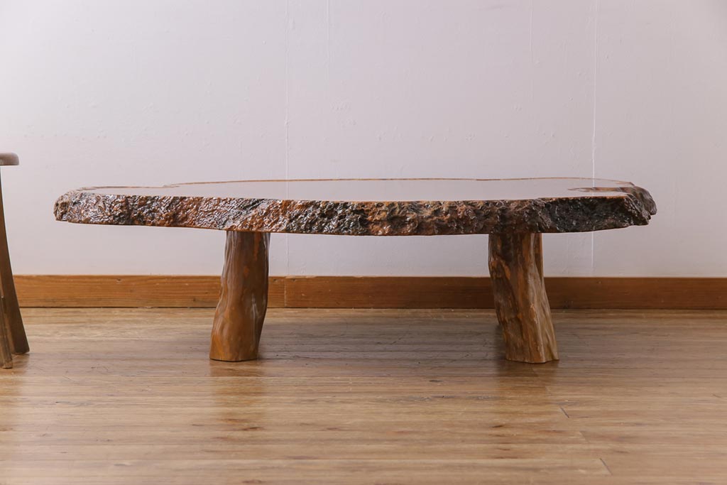 ヴィンテージ家具　ビンテージ　花梨(カリン)材　鳥眼杢　厚い天板が存在感を放つ座卓(テーブル)