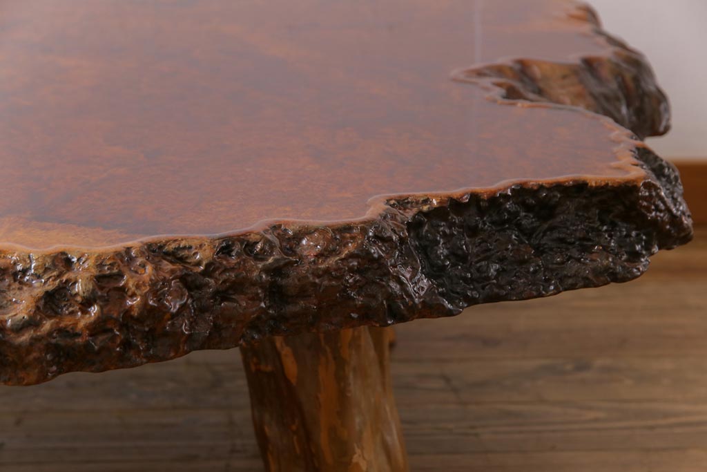 ヴィンテージ家具　ビンテージ　花梨(カリン)材　鳥眼杢　厚い天板が存在感を放つ座卓(テーブル)