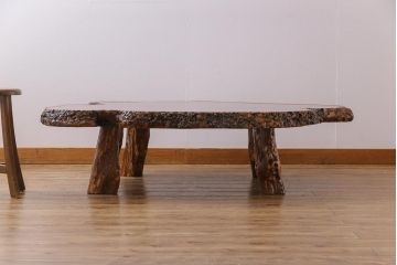 ヴィンテージ家具　ビンテージ　花梨(カリン)材　鳥眼杢　厚い天板が存在感を放つ座卓(テーブル)