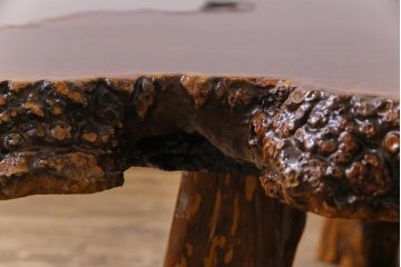 ヴィンテージ家具　ビンテージ　花梨(カリン)材　鳥眼杢　厚い天板が存在感を放つ座卓(テーブル)