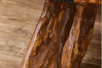 ヴィンテージ家具　ビンテージ　花梨(カリン)材　鳥眼杢　厚い天板が存在感を放つ座卓(テーブル)