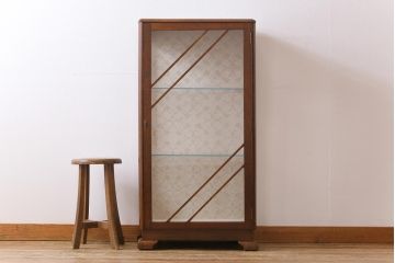 アンティーク家具　イギリスアンティーク　ウォールナット　シンプルなデザインと上品な佇まいが魅力のガラスケース(飾り棚、ショーケース)