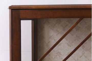 アンティーク家具　イギリスアンティーク　ウォールナット　シンプルなデザインと上品な佇まいが魅力のガラスケース(飾り棚、ショーケース)