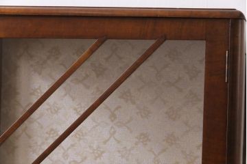 アンティーク家具　イギリスアンティーク　ウォールナット　シンプルなデザインと上品な佇まいが魅力のガラスケース(飾り棚、ショーケース)