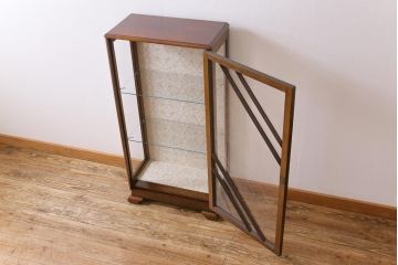 アンティーク家具　イギリスアンティーク　ウォールナット　シンプルなデザインと上品な佇まいが魅力のガラスケース(飾り棚、ショーケース)
