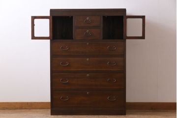 レトロ家具　昭和レトロ　モールガラスの戸棚付き　取っ手のデザインが上品なチェスト(衣装箪笥)