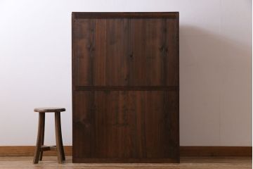 レトロ家具　昭和レトロ　モールガラスの戸棚付き　取っ手のデザインが上品なチェスト(衣装箪笥)