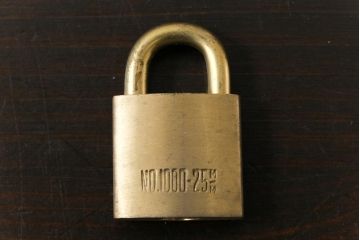 アンティーク雑貨　レトロ　ALPHA　シンプルなパドロックキー(南京錠、鍵、錠前)