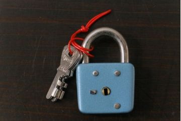 アンティーク雑貨　昭和　S.K.C　レトロなカラーが可愛らしいパドロックキー(南京錠、鍵、錠前)(2)